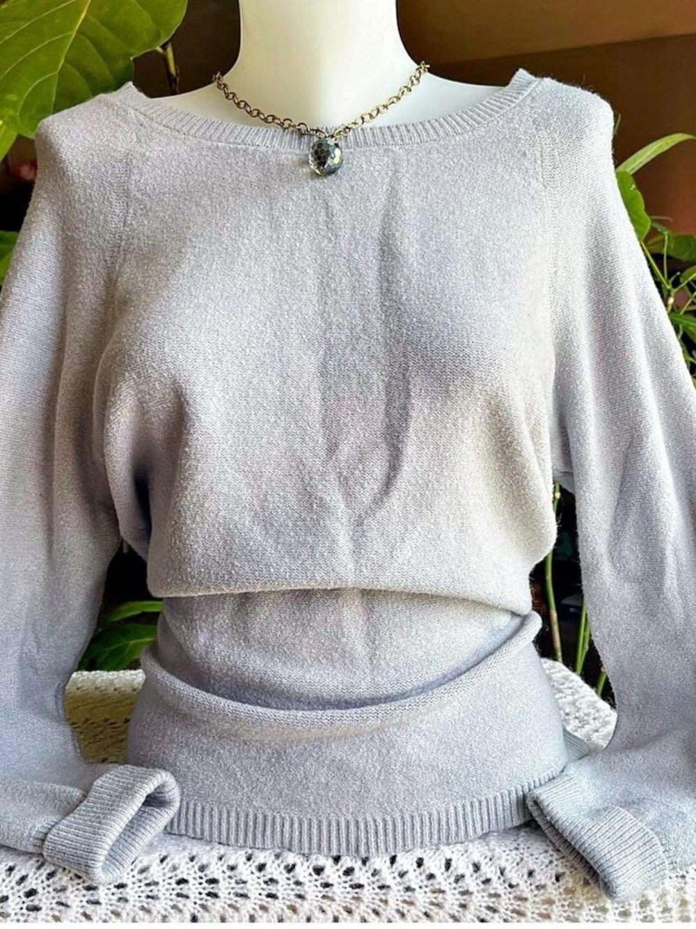 Grey back cutout bow sweater / Thyme & Honey / sz medium
